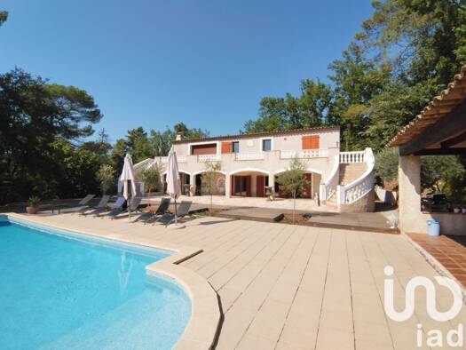 Maison à vendre 790 000 € 8 pièces 5 chambres 257 m² 2 502 m² de terrain Saint-Paul-en-Forêt 83440