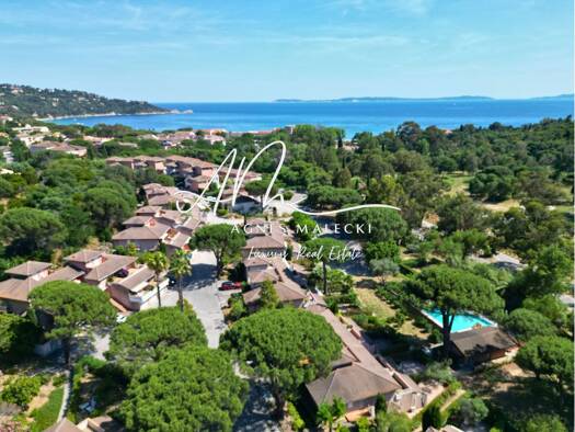 Appartement à vendre 339 000 € 2 pièces 1 chambre 35 m² RDC/1 Les Calanques Le Lavandou 83980