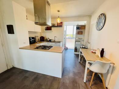 Appartement à vendre 159 500 € 4 pièces 3 chambres 68 m² Étage 3/4 Centre Ville Guilherand-Granges 07500