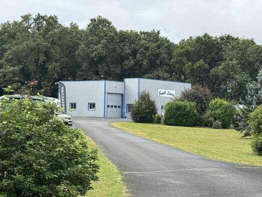 Local commercial à louer 3 310 € 280 m² de surface de vente Chasseneuil-sur-Bonnieure 16260