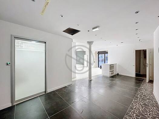 Local commercial à louer 4 090 € 423 m² de surface de vente Centre Ville Nord Voiron 38500