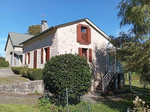 Maison de plain-pied à vendre 128 400 € 4 pièces 2 chambres 81 m² 4 675 m² de terrain Sexcles 19430