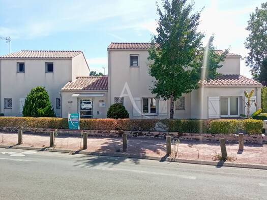 Espace bureau à vendre 239 700 € 98 m² de bureaux Soullans Challans 85300