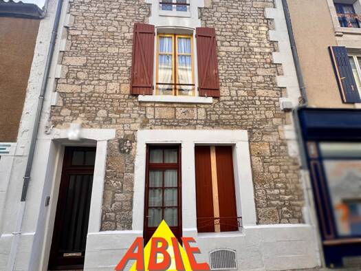 Maison à vendre 96 750 € 3 pièces 2 chambres 87 m² 190 m² de terrain Fontenay-le-Comte 85200
