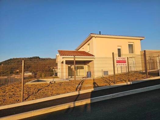 Maison à vendre 380 000 € 6 pièces 4 chambres 145 m² 600 m² de terrain Saint-Uze 26240