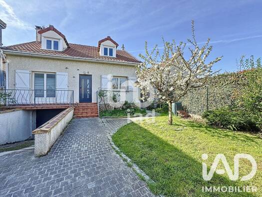 Maison à vendre 330 000 € 6 pièces 4 chambres 117 m² 429 m² de terrain Grisy-Suisnes 77166