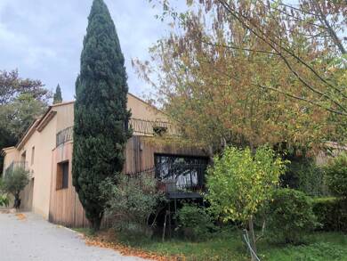 Villa à louer 3 850 € 6 pièces 4 chambres 200 m² Aix en Provence 13100
