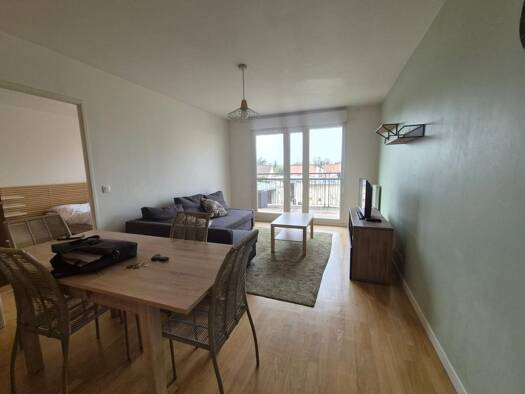 Appartement à louer 957 € 2 pièces 1 chambre 42,8 m² Les Esperances Ermont 95120
