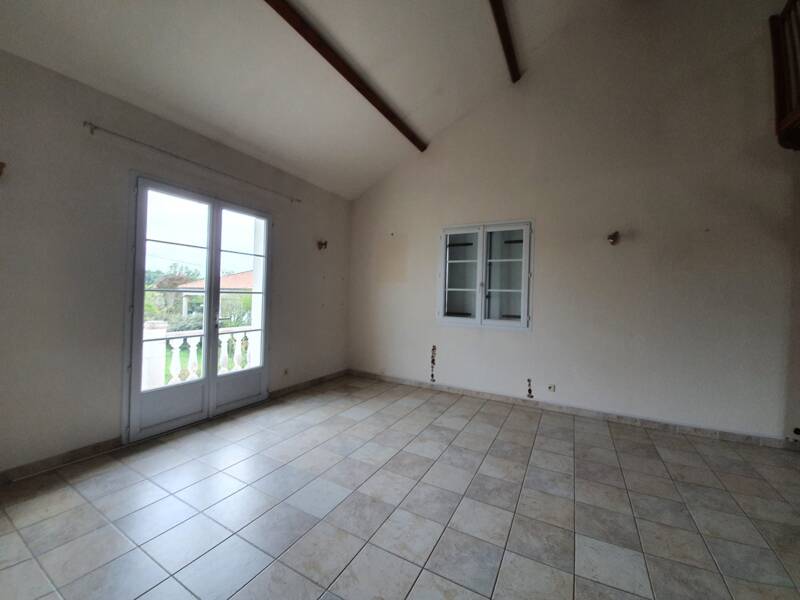 Maison à louer, 176m², LA PUYE