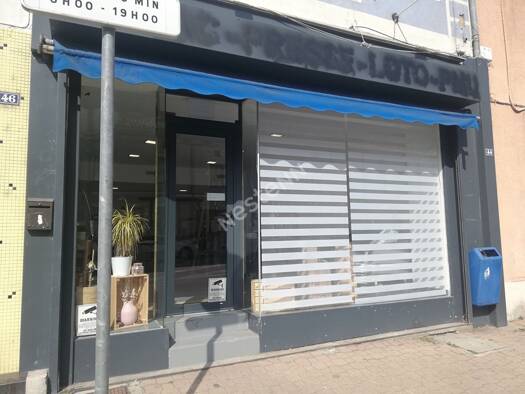 Local commercial à louer 990 € 60 m² de surface de vente Vieux Bourg Livron sur Drome 26250