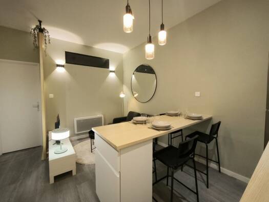 Colocation à louer 385 € 4 pièces 3 chambres 53 m² RDC Champ de Mars Toulon 83000