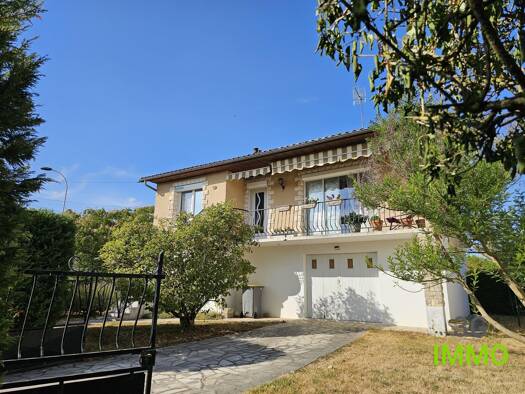 Maison à vendre 140 000 € 5 pièces 3 chambres 100 m² 618 m² de terrain Gençay 86160