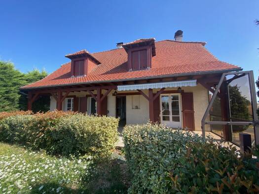 Maison à vendre 198 000 € 6 pièces 4 chambres 157 m² 2 718 m² de terrain Cassaniouze 15340