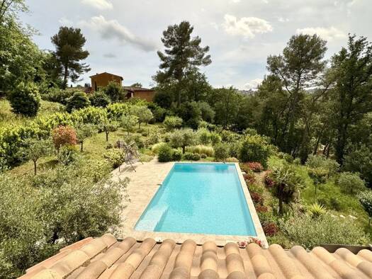 Villa à louer - Neuf 6 000 € 10 pièces 3 chambres 300 m² 1 500 m² de terrain Le Rouret 06650