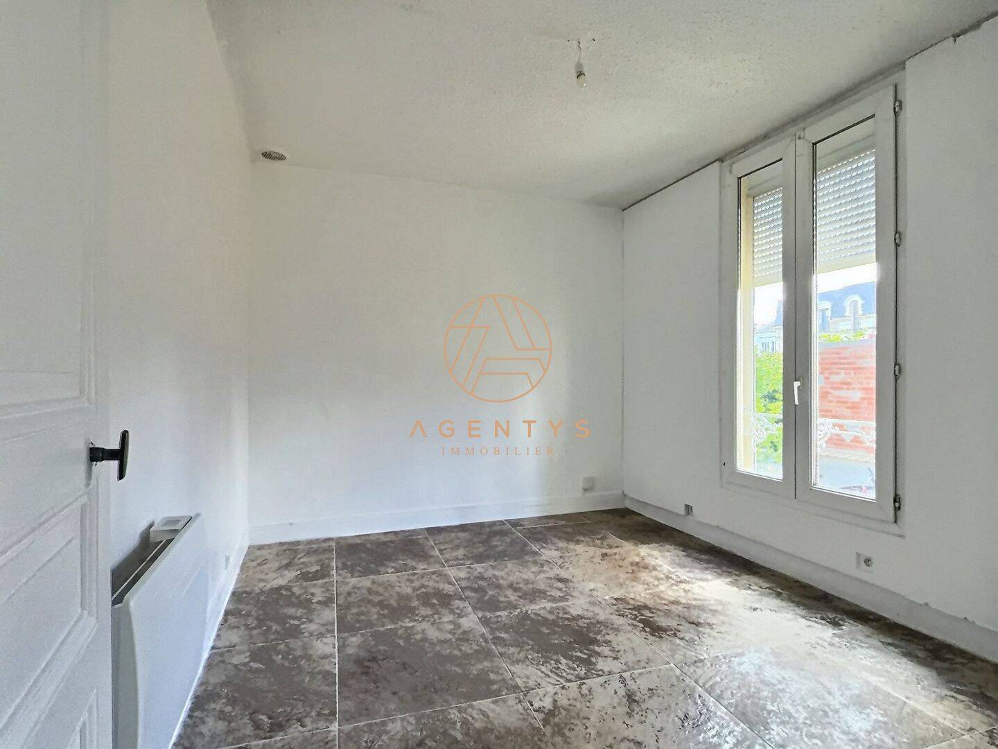Maison à louer, 28m², SAINT MAUR DES FOSSES