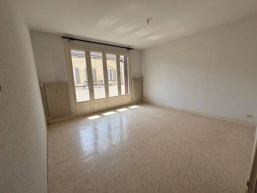 Appartement à louer 580 € 2 chambres 65 m² 1er étage Centre Ville Sud Saint-Claude 39200