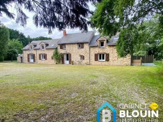 Maison à vendre 580 000 € 10 pièces 8 chambres 349 m² 9 814 m² de terrain Héric 44810