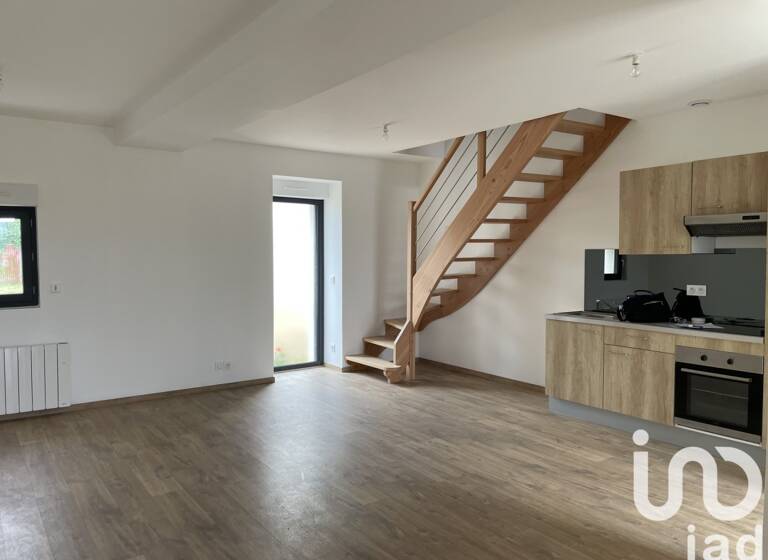 Immeuble à vendre 385 000 € 186 m²<br/>superficie Truyes 37320