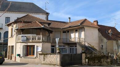 Maison de plain-pied à vendre 145 000 € 10 pièces 6 chambres 183 m² 268 m² de terrain Aynac 46120