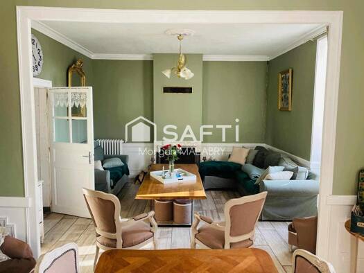 Demeure à vendre 320 000 € 9 pièces 7 chambres 200 m² 755 m² de terrain Bauge-en-Anjou 49150