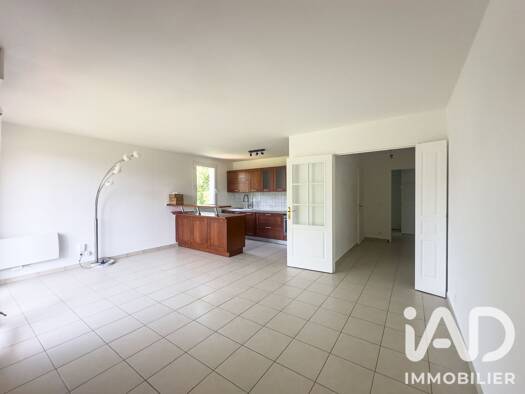 Appartement à vendre 199 000 € 3 pièces 2 chambres 63,7 m² Étage 2/3 Bois l'Eveque Combs-la-Ville 77380