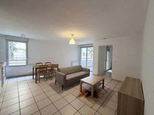 Appartement à louer 948 € 2 pièces 1 chambre 48 m² RDC Croix Luizet Villeurbanne 69100
