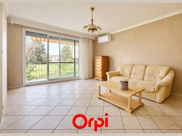 Appartement à vendre 198 800 € 3 pièces 2 chambres 81 m² RDC Centre et RN La Verpillière 38290