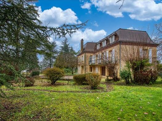 Maison à vendre 316 500 € 11 pièces 5 chambres 231 m² 2 974 m² de terrain Gourdon 46300