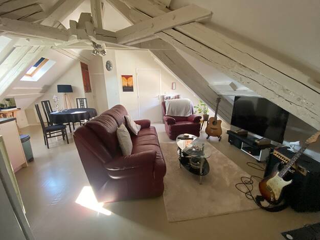Appartement à vendre 122 000 € 3 pièces 2 chambres 61 m² Étage 2/2 Nord Lons-le-Saunier 39000
