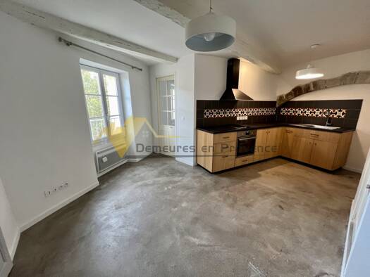 Appartement à louer 450 € 2 pièces 1 chambre 33 m² Étage 3/4 Carpentras 84200