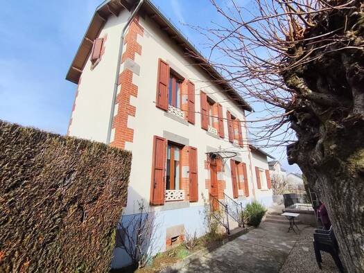 Maison à vendre 233 500 € 5 pièces 4 chambres 141,9 m² 572 m² de terrain Sud Arpajon-sur-Cère 15130