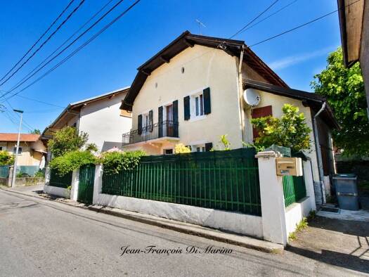 Maison à vendre 335 000 € 7 pièces 5 chambres 117 m² 136 m² de terrain Centre Ville Cluses 74300