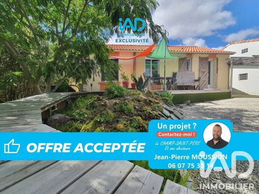 Maison de plain-pied à vendre 178 000 € 4 pièces 2 chambres 69 m² 674 m² de terrain Grues 85580