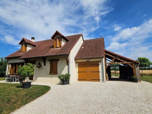 Maison à vendre 239 000 € 5 pièces 4 chambres 131,9 m² 2 670 m² de terrain Saint-Martin-d'Auxigny 18110