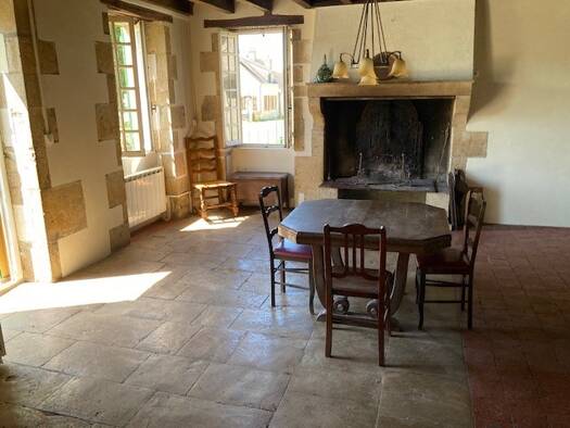 Maison à vendre 80 000 € 6 pièces 3 chambres 129,3 m² 986 m² de terrain Chassy 18800