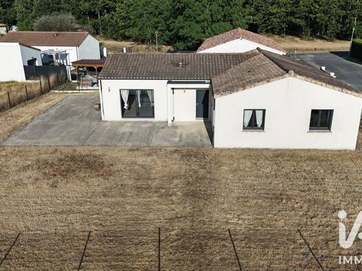 Maison de plain-pied à vendre 220 000 € 4 pièces 3 chambres 106 m² 801 m² de terrain Bussac-Forêt 17210