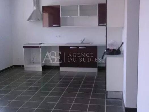 Appartement à louer 1 026 € 3 pièces 2 chambres 59 m² Étage 2/2 Ouest Fuveau 13710