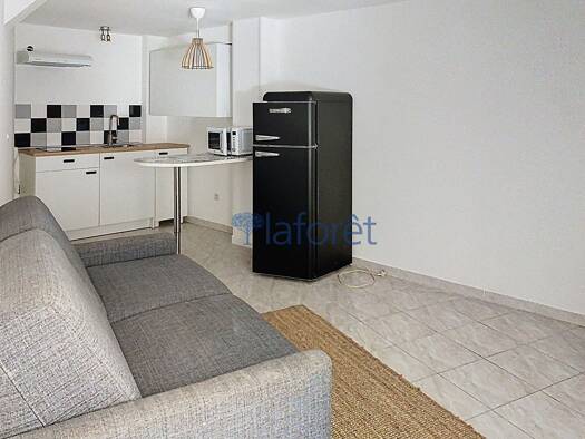 Appartement à louer 520 € 1 pièce 23 m² RDC Le Village La Garde 83130