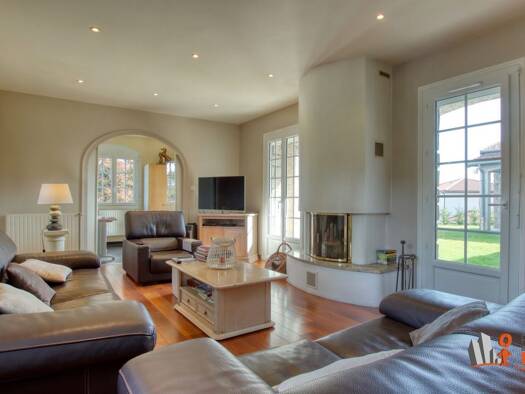 Maison à vendre 429 000 € 7 pièces 4 chambres 185 m² 1 763 m² de terrain Saint-Étienne 42230
