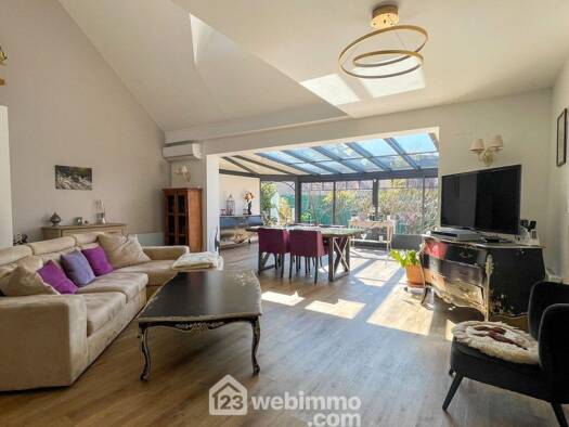 Maison à vendre 550 000 € 9 pièces 4 chambres 219 m² 550 m² de terrain Marolles-en-Brie 94440