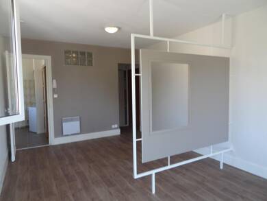 Appartement à louer 420 € 1 pièce 29 m² Dernier étage, Étage 1/1 disponible dès maintenant Villemur sur Tarn 31340