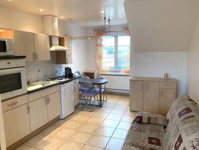 Appartement à louer 395 € 1 pièce 22 m² Dernier étage, Étage 2/2 disponible à partir du 25/06/2025 Orleans 45100