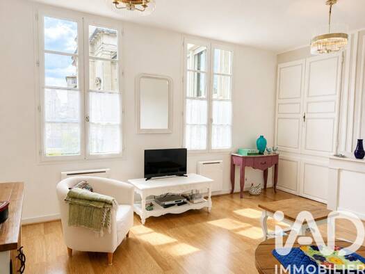 Appartement à vendre 181 000 € 3 pièces 2 chambres 74,79 m² Étage 1/2 Centre Saintes 17100