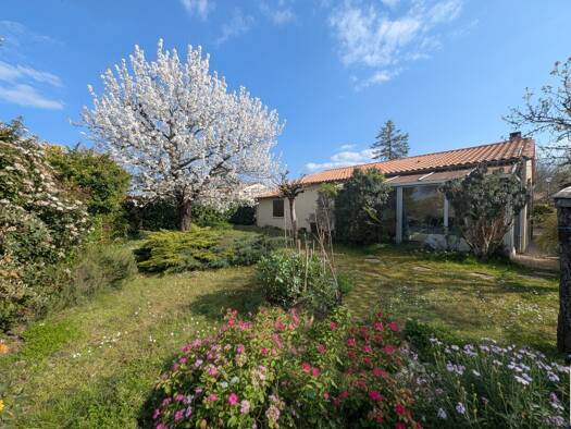 Maison de plain-pied à vendre 198 000 € 5 pièces 1 chambre 106 m² Foirail Bergerac 24100