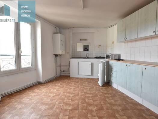 Triplex à louer 318 € 2 pièces 1 chambre 28 m² Étage 3/3 Centre Historique Le Puy-en-Velay 43000