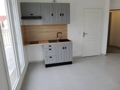 Appartement à louer 800 € 2 pièces 1 chambre 35 m² Dernier étage, Étage 3/3 Annet sur Marne 77410