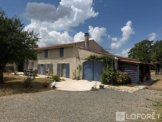 Maison à vendre 318 000 € 5 pièces 4 chambres 140 m² 2 640 m² de terrain Courcoury 17100