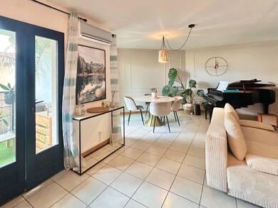 Appartement à louer 850 € 3 pièces 2 chambres 64 m² Étage 1/2 Taluyers 69440