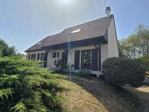 Maison à vendre 225 000 € 8 pièces 7 chambres 158 m² 1 932 m² de terrain Centre Naintré 86530