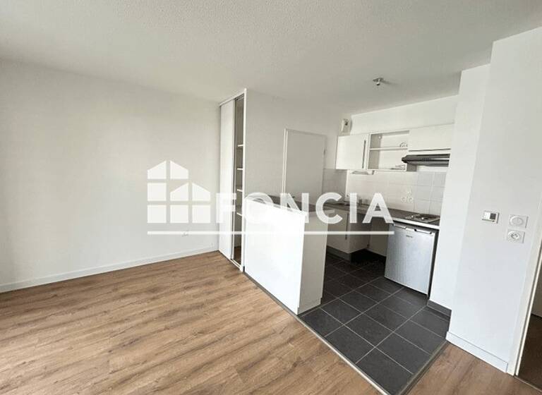 Appartement à louer 680 € 2 pièces 1<br/>chambre 41,6 m²<br/>superficie 2ème<br/>étage Le Bois du Roi Avrillé 49240
